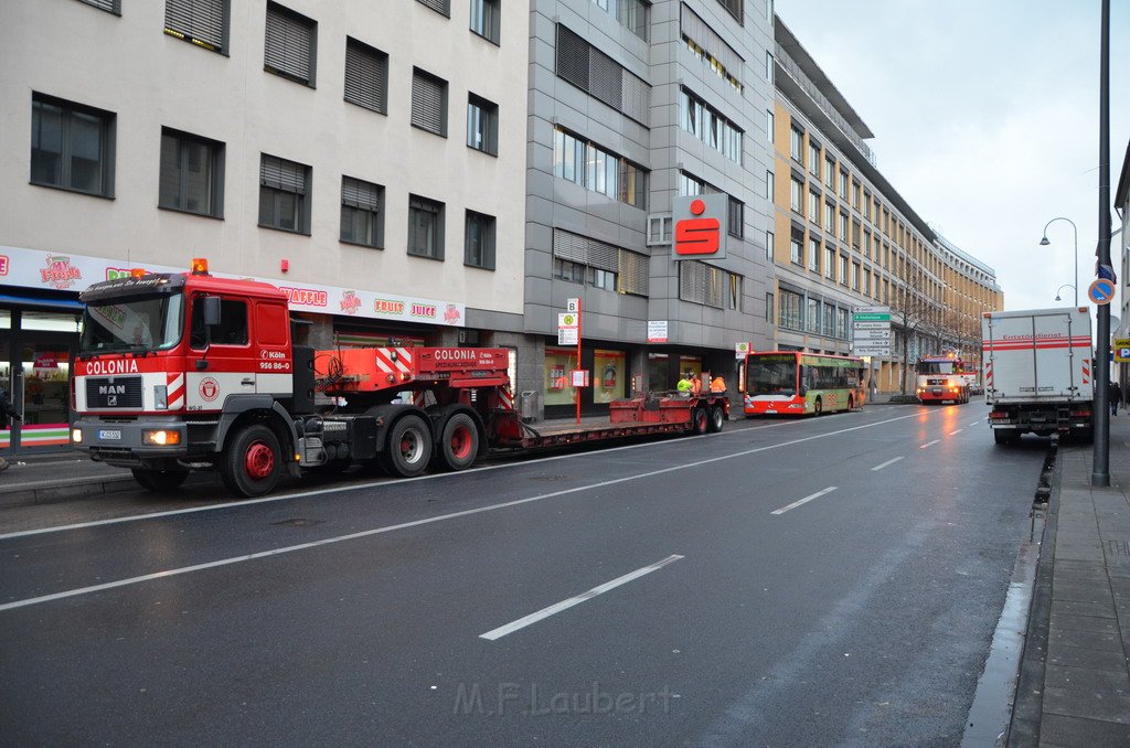 Stadtbus fing Feuer Koeln Muelheim Frankfurterstr Wiener Platz P173.JPG